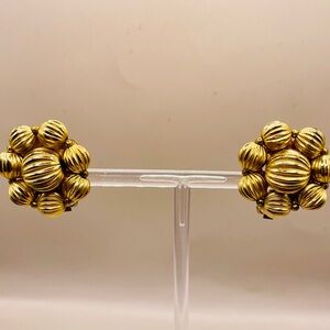 Flower corrugated gold tone bead clip on earring. Statement item. Stud.